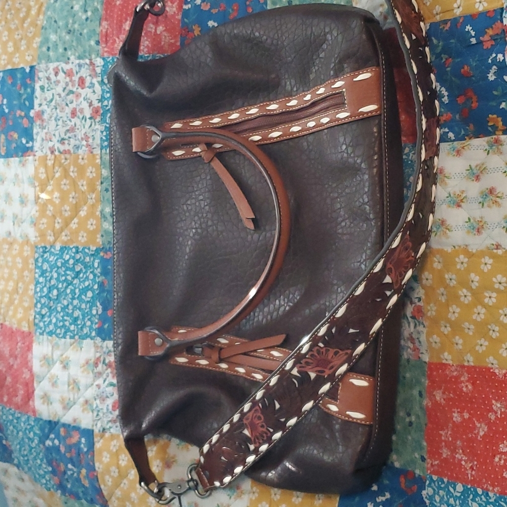 Nocona HoBo style conceal carry purse. Texture dark drown. Flower guitar strap.